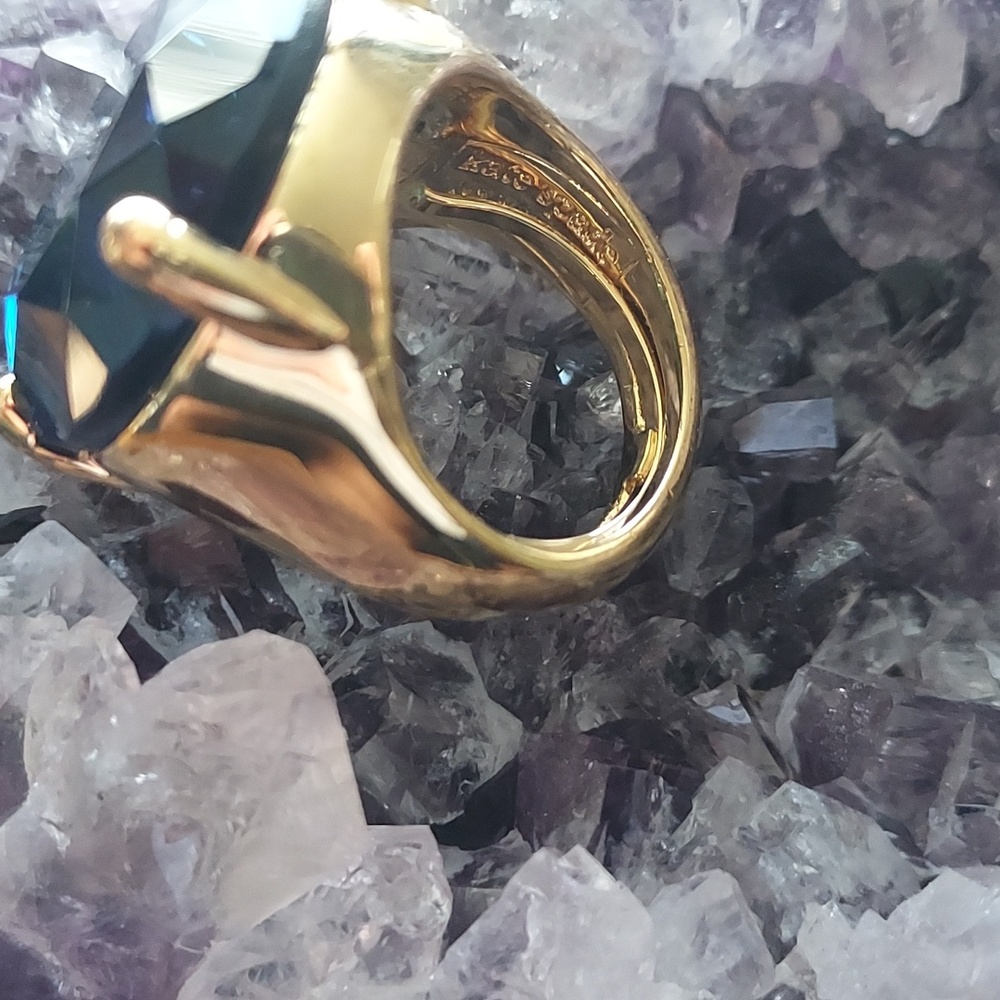 Kate Spade New York signed ring. - Picture 2 of 3